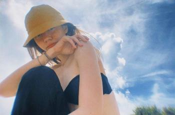 Yuki Kato Tampil Elegan Pakai Rok Mini, Body-nya Disorot: Kakinya Mahal Banget