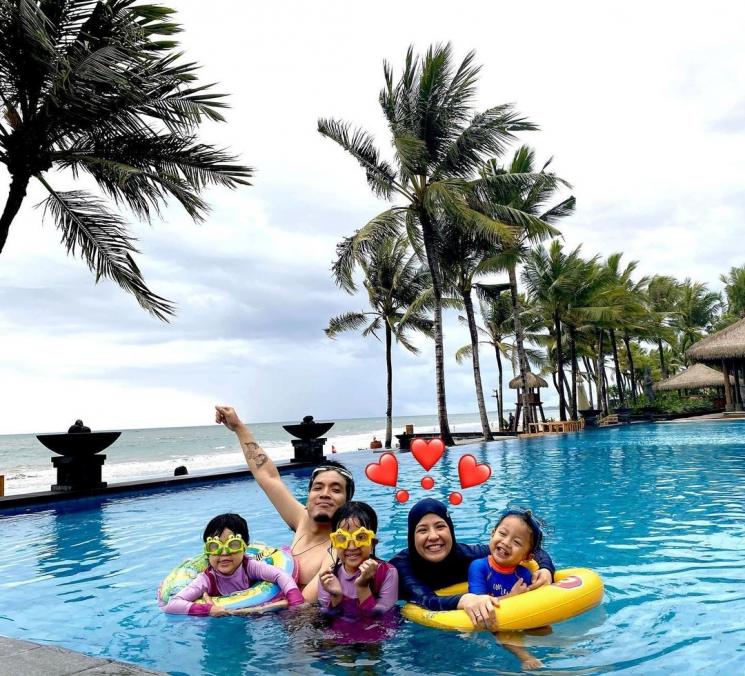 Potret Desta Momong Anak (Instagram/@desta80s)