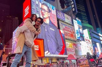 6 Potret Mesra Denny Sumargo dan Istri di New York, Heboh Joget di Jalanan