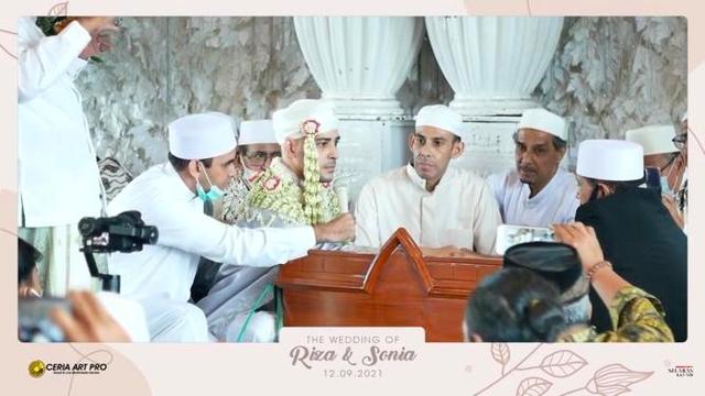 Riza Shahab menikah dengan Fatimah Sonia Alattas. (YouTube/Selaras Kreasi Media)