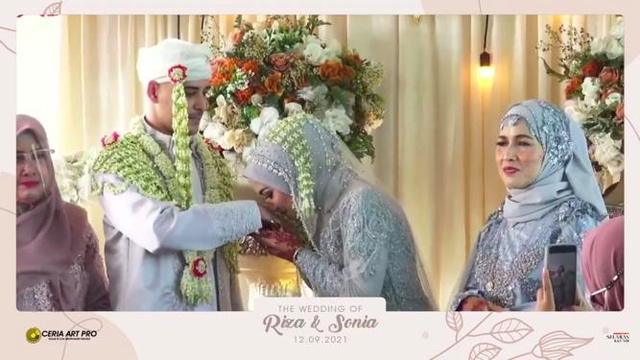 Riza Shahab menikah dengan Fatimah Sonia Alattas. (YouTube/Selaras Kreasi Media)