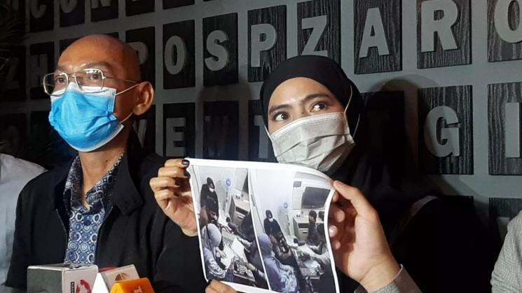 Marlina Octoria Kawuwung dan Kuasa Hukumnya, Eri Kartanegara dan Agustinus Nahak. (MataMata.com/Yuliani)