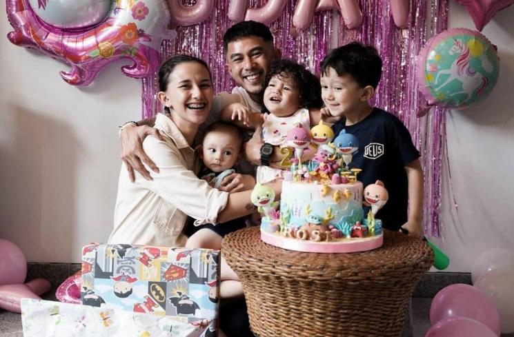 Kemesraan Fandy Christian dan Dahlia Poland (Instagram/@fandych) 