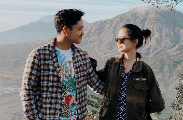 Gaya Pacaran Sarah Menzel dan Azriel (instagram/@azriel_hermansyah)