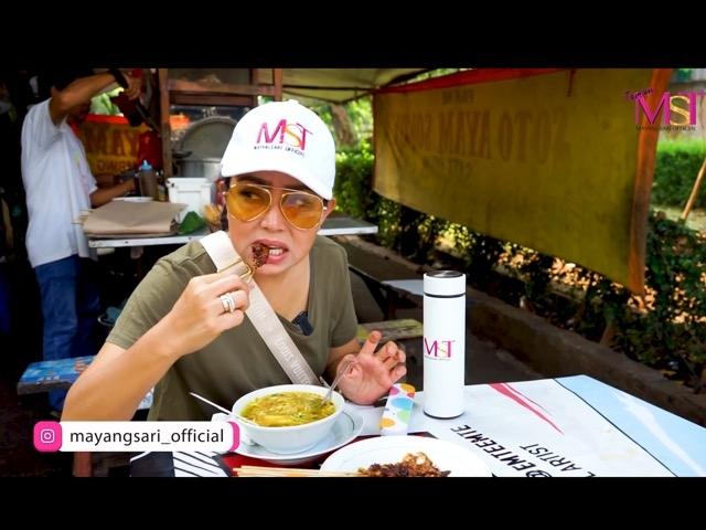 Potret Mayangsari Makan di Warung Kaki Lima (YouTube/MAYANGSARI OFFICIAL)