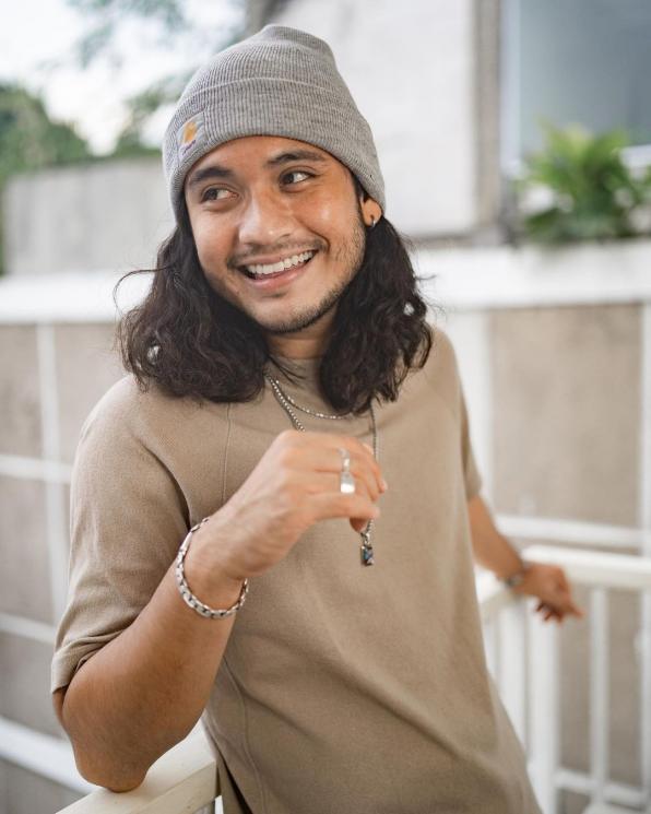 Aktor Berambut Gondrong (Instagram/@giorgino_abraham)