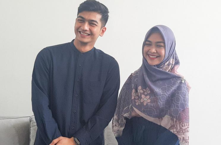 Pasangan Ria Ricis dan Teuku Ryan saat mengadakan pertemuan keluarga disaksikan awak media di Kawasan Bintaro Sektor 9, Tangerang Selatan, Senin (20/9/2021). [Matamata.com/Alfian Winanto]