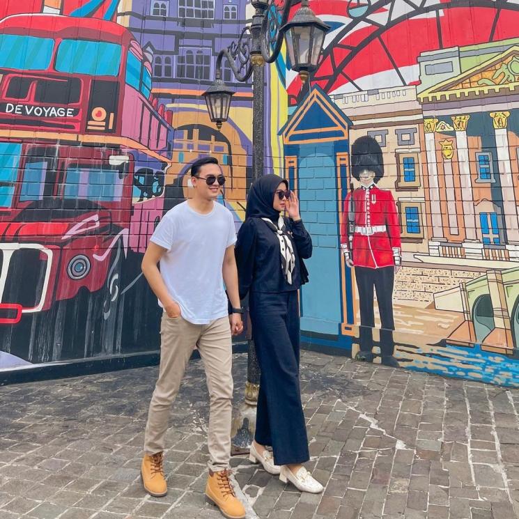 Potret Kemesraan Ikbal Fauzi dan Istri (Instagram/@noviagianan)