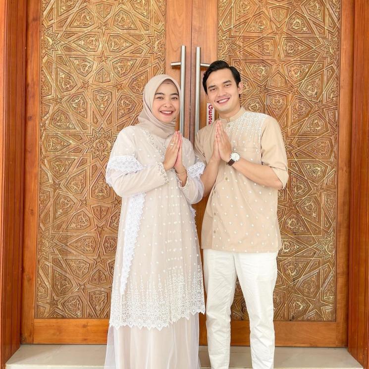 Potret Kemesraan Ikbal Fauzi dan Istri (Instagram/@noviagianan)