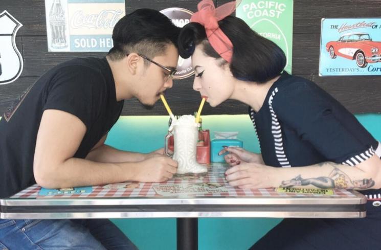 Potret Mesra Derby Romero dan Istri. (Instagram/miss_adinda_mae)