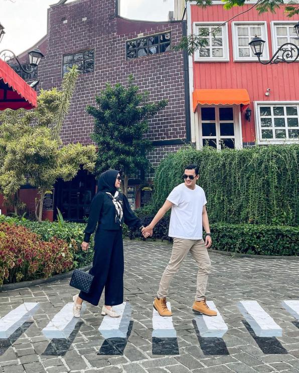 Potret Kemesraan Ikbal Fauzi dan Istri (Instagram/@ikbalfauzi_)