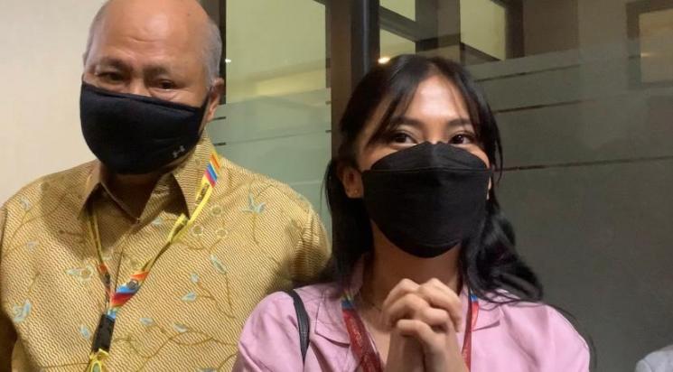Tyna Kanna saat menghadiri sidang cerai perdananya [MataMata.com/Yuliani]