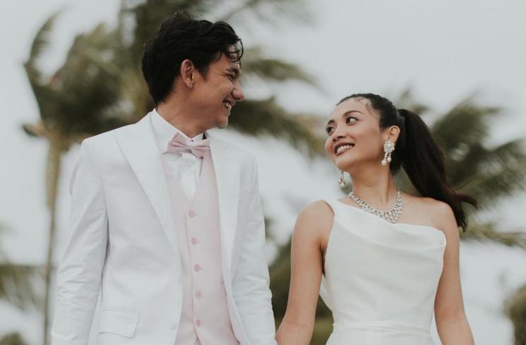 Kemesraan Adipati Dolken dan Canti Tachril (Instagram/@adipati)