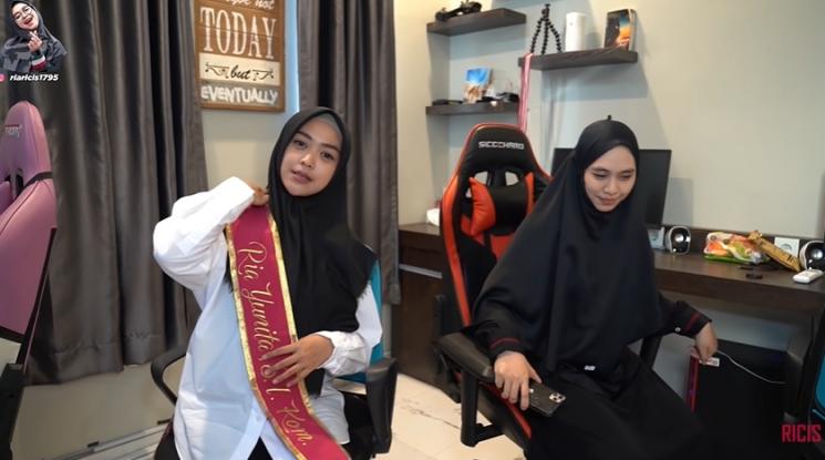 Adu Gaya Artis Sidang Skripsi (YouTube/Ricis Official)