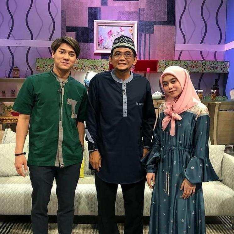 Ustaz Subki Al Bughury bersama Lesti Kejora dan Rizky Billar. (Instagram/subkialbughury_)