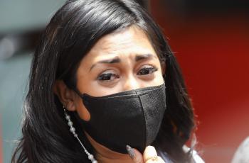Karen Pooroe Menangisi Kasus Kematian Anaknya yang Mandek: Saya Tersiksa