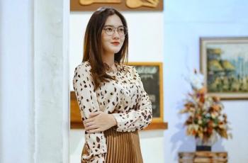 Nella Kharisma Gendong Putrinya, Wajah Baby Gendhis Disorot: Bule Banget!