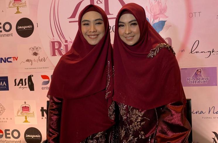 Oki Setiana Dewi dan Shindy Kurnia Putri [MataMata.com/Evi Ariska]