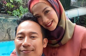 9 Potret Adu Gaya Istri Pelawak Terkenal, Hot Mama yang Kece Abis!