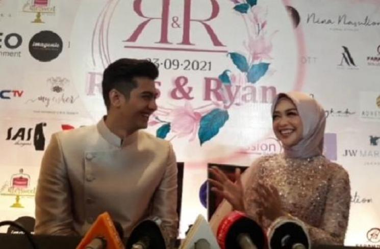Ria Ricis dan Teuku Ryan. (Live Facebook Matamata.com)