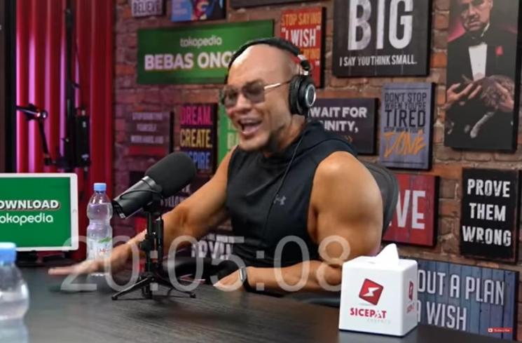 Greysia Polii ingatkan sopan santun ke Apriyani Rahayu saat hadir di Podcast Deddy Corbuzier. (YouTube/Deddy Corbuzier)