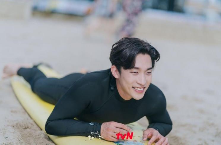 Hometown Cha-Cha-Cha (Instagram/@tvndrama.official)