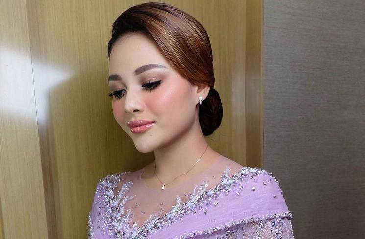Adu Gaya Ria Ricis dan Aurel Hermansyah (Instagram/@anchawedding_)