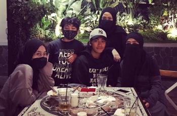 7 Potret Umi Pipik Momong 4 Anak Usai Kepergian Ustaz Jefri Al Buchori