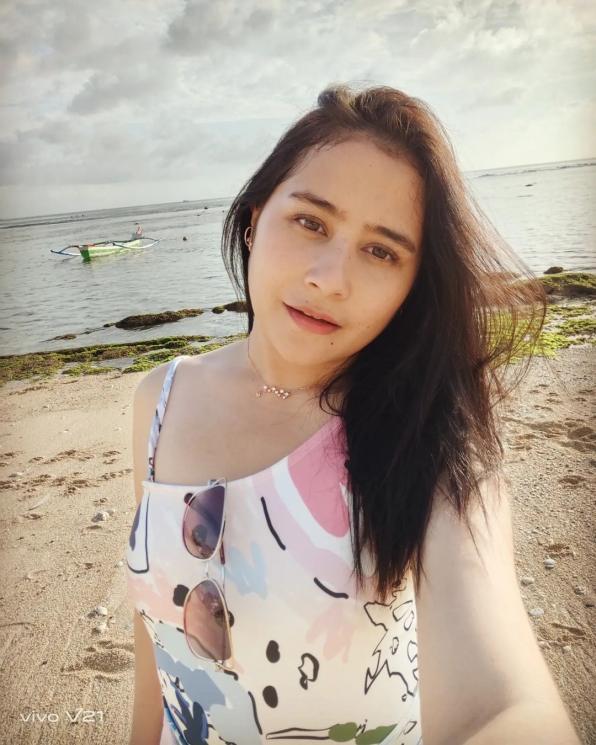 Artis Punya Usaha di Bidang Fashion (instagram/@prillylatuconsina96)