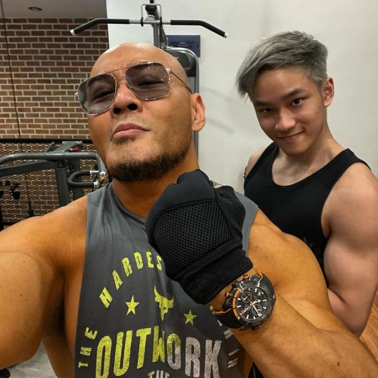 Adu Gaya Artis Single Parent Momong Anak (Instagram/@mastercorbuzier)