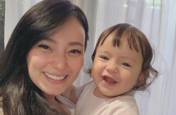 Chloe Anak Asmirandah Pemotretan Ala Chef: Nonik Londo Jago Bikin Kue!