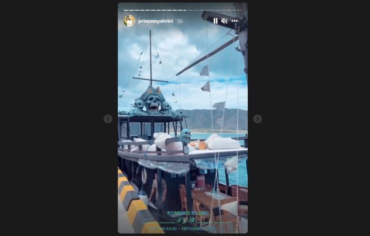 Momen Liburan Syahrini di Labuan Bajo. (Instagram/princessyahrini)