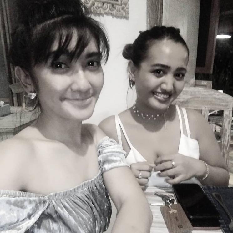 Revi Mariska dan Lina Mukherjee. (Instagram/linamukherjee_)