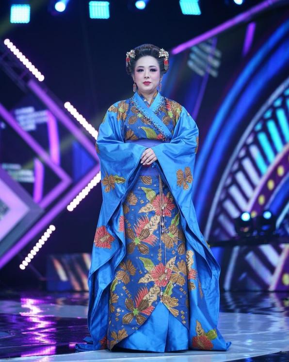 Gaya Pedangdut Pakai Kimono. (Instagram/showimah)