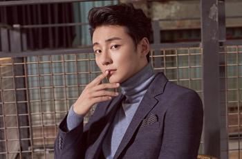 9 Potret Transformasi Yoon Shi Yoon, Kutu Buku yang Awet Muda di Usia 35 Tahun