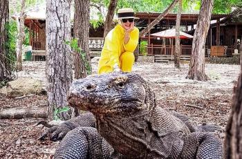 6 Momen Liburan Syahrini di Labuan Bajo, Naik Jet Pribadi hingga Sewa Kapal Pinisi