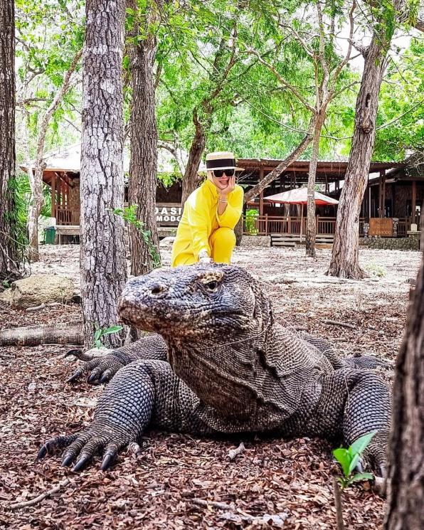 Momen Liburan Syahrini di Labuan Bajo. (Instagram/princessyahrini)