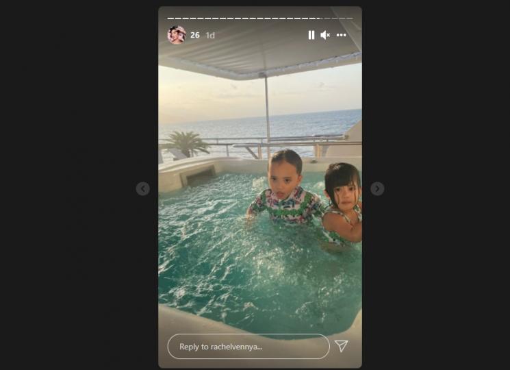 Potret Xabiru Anak Rachel Vennya Momong Chava. (Instagram/rachelvennya)