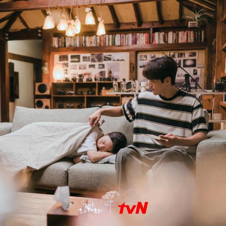 Hometown Cha-Cha-Cha (Instagram/@tvndrama.official)