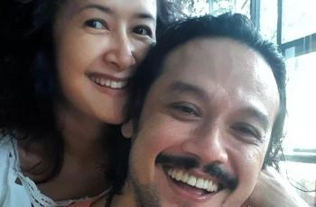 Pakai Swimsuit Baru, Widi Mulia Digendong Dwi Sasono di Kolam Renang Bikin Gemas