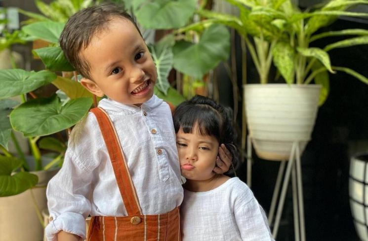 Potret Xabiru Anak Rachel Vennya Momong Chava. (Instagram/rachelvennya)