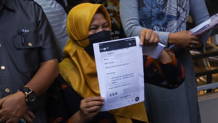 Agustin, salah satu korban penipuan yang dilakukan putri Nia Daniaty, Olivia Nathania. [MataMata.com/Alfian Winanto]