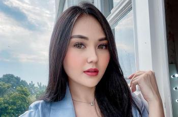 7 Momen Wisuda Sarah Gibson Lulus FH UI, Serba Merah Ditemani Suami Tercinta