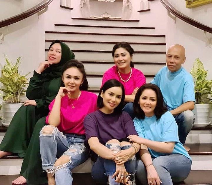 Melly Goeslaw arisan. (Instagram/melly_goeslaw)