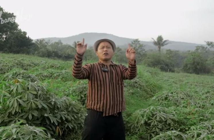 Potret Narji Jadi Petani (YouTube/Abang Narji)