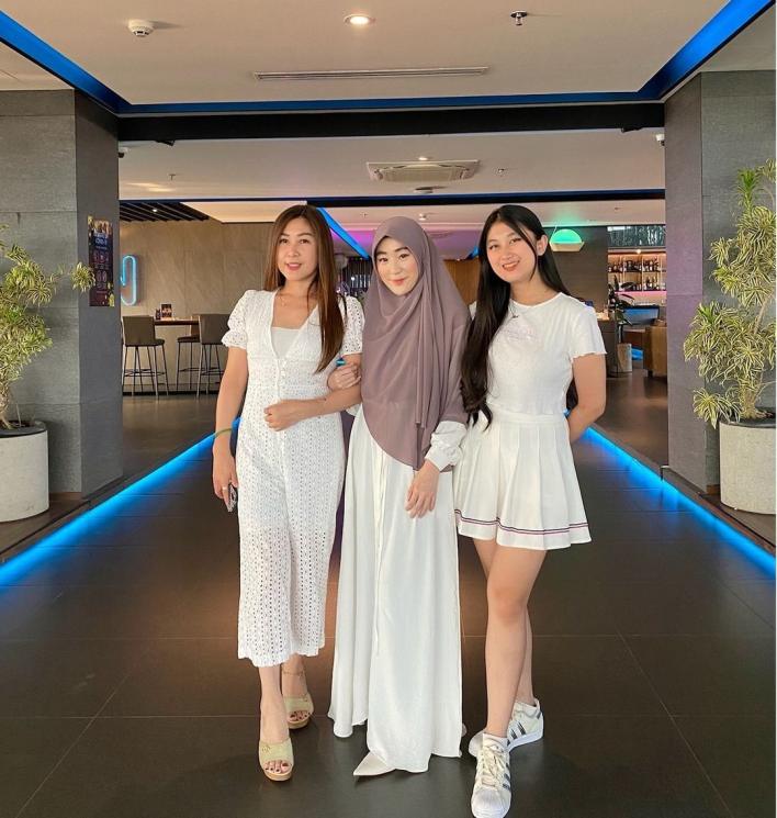 Larissa Chou mengungkapkan perlakuan ibunda dan adiknya. (Instagram/larissachou)