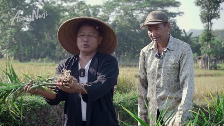 Potret Narji Jadi Petani (YouTube/Abang Narji)