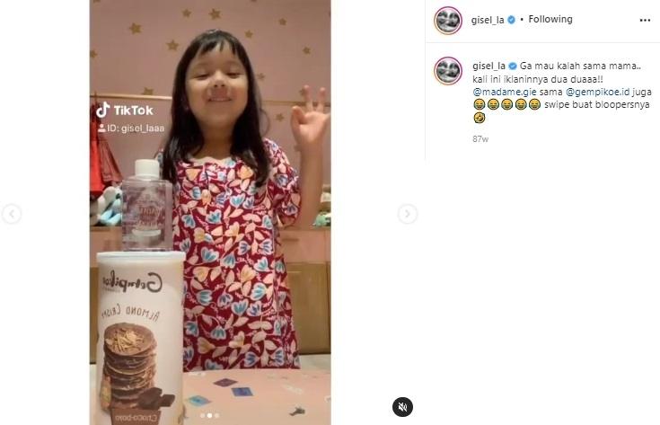 Anak Artis Pakai Batik (Instagram/@gisel_la)