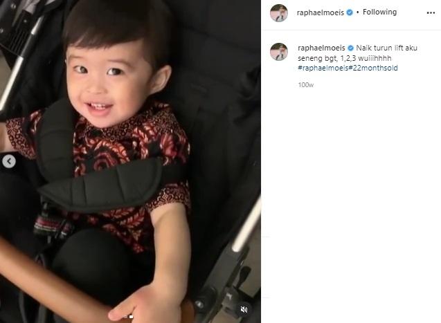 Anak Artis Pakai Batik (Instagram/@raphaelmoeis)
