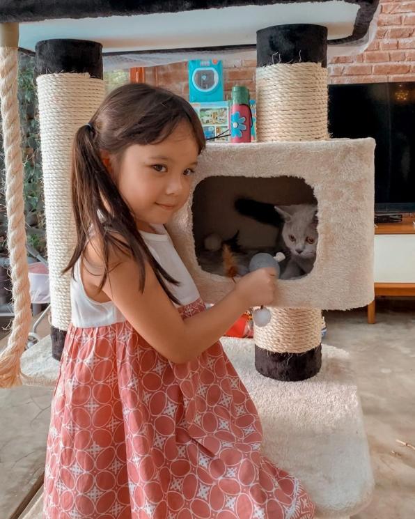 Anak Artis Pakai Batik (Instagram/@gisel_la)